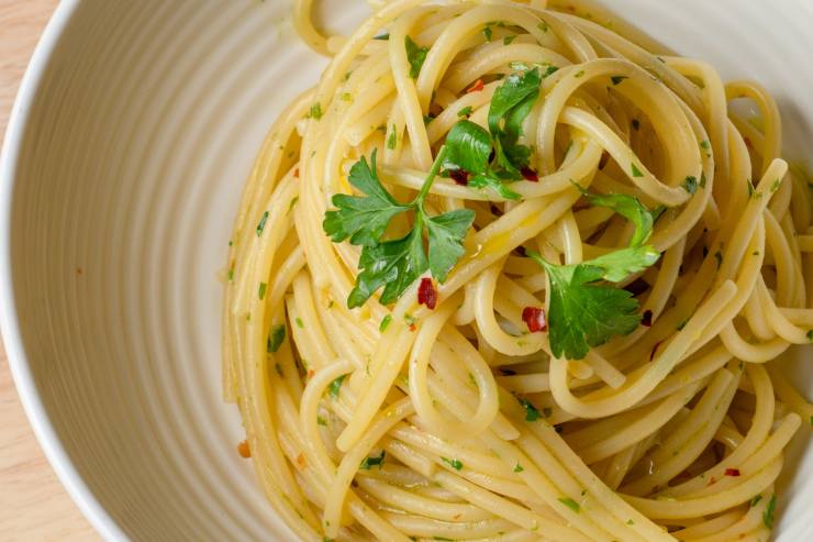 ricetta spaghetti aglio, olio e peperoncino 