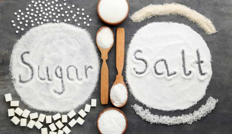 Diversi tipi di sale e zucchero