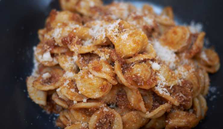 Dettaglio orecchiette con sugo