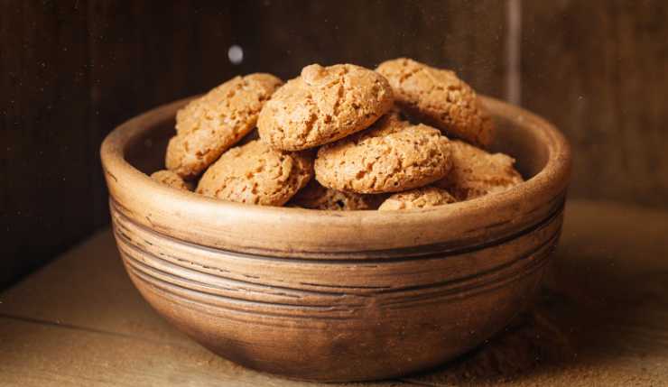 Amaretti in una ciotolina