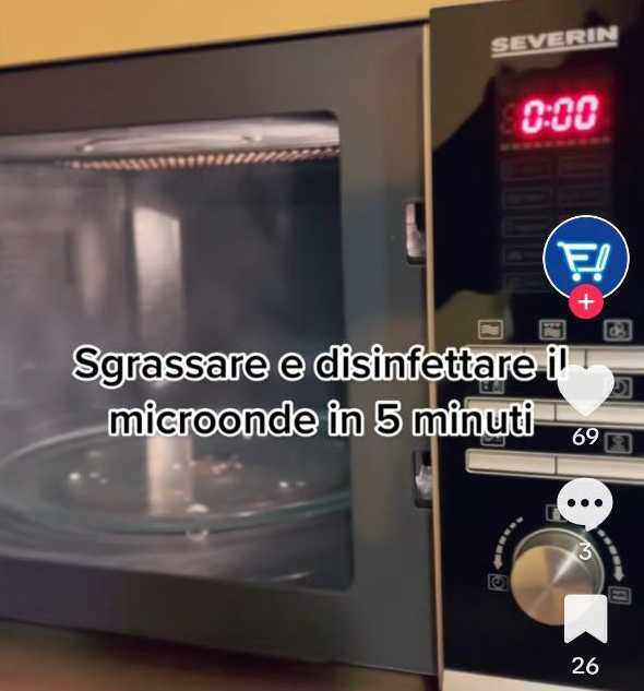 Come sgrassare e disinfettare il microonde in pochi minuti