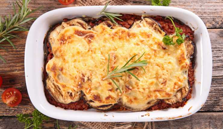 Melanzane gratinate con pomodoro e scamorza